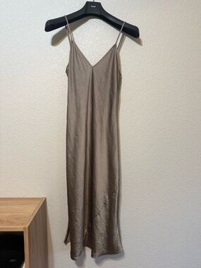 NWOT Aritzia Wilfred Only Slip Satin Midi Dress Champagne Taupe Sz XS